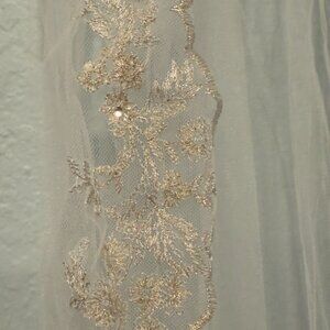 Never Worn Elena Designs Veil